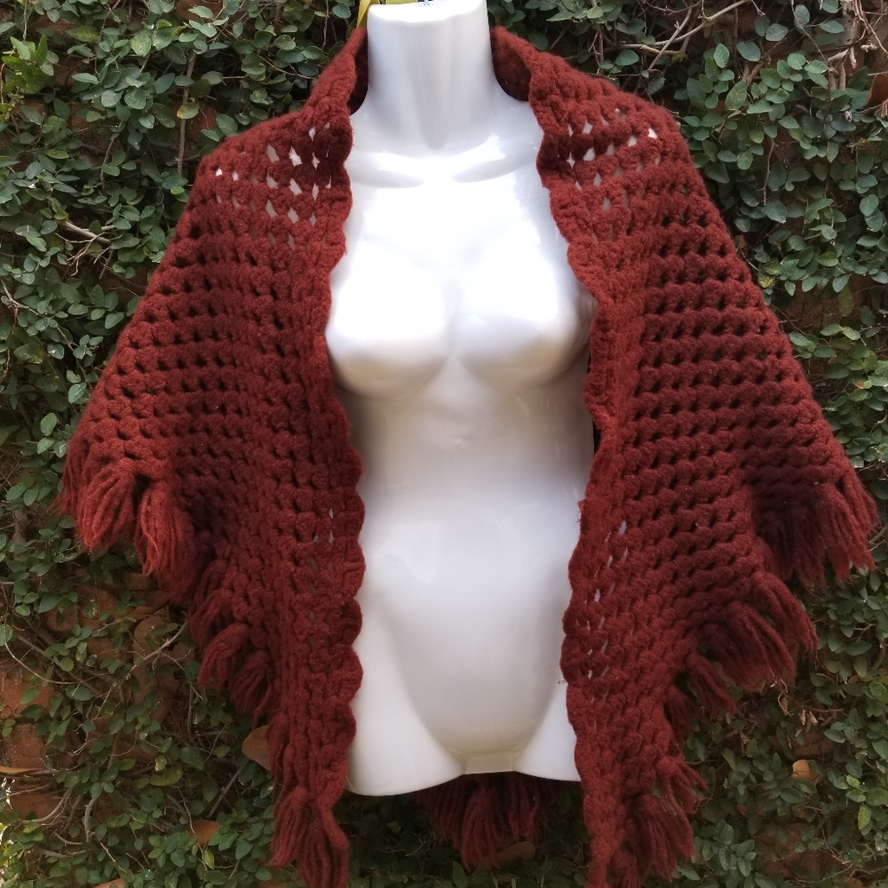 Vintage crocheted shawl M